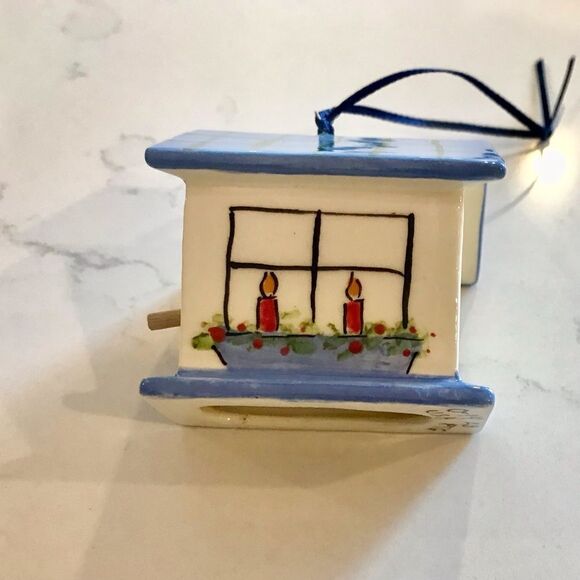 NWT Santa and Mrs Claus shakers and artist signed ceramic birdhouse ornament - Picture 4 of 13